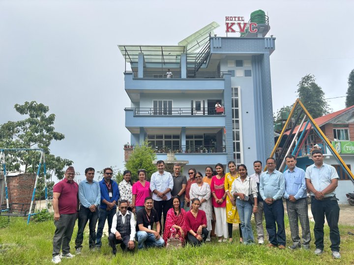 सीतारमेश बहुमुखी क्याम्पस - प्राध्यापक कर्मचारी बैठक साथमा छोटो (refreshment )